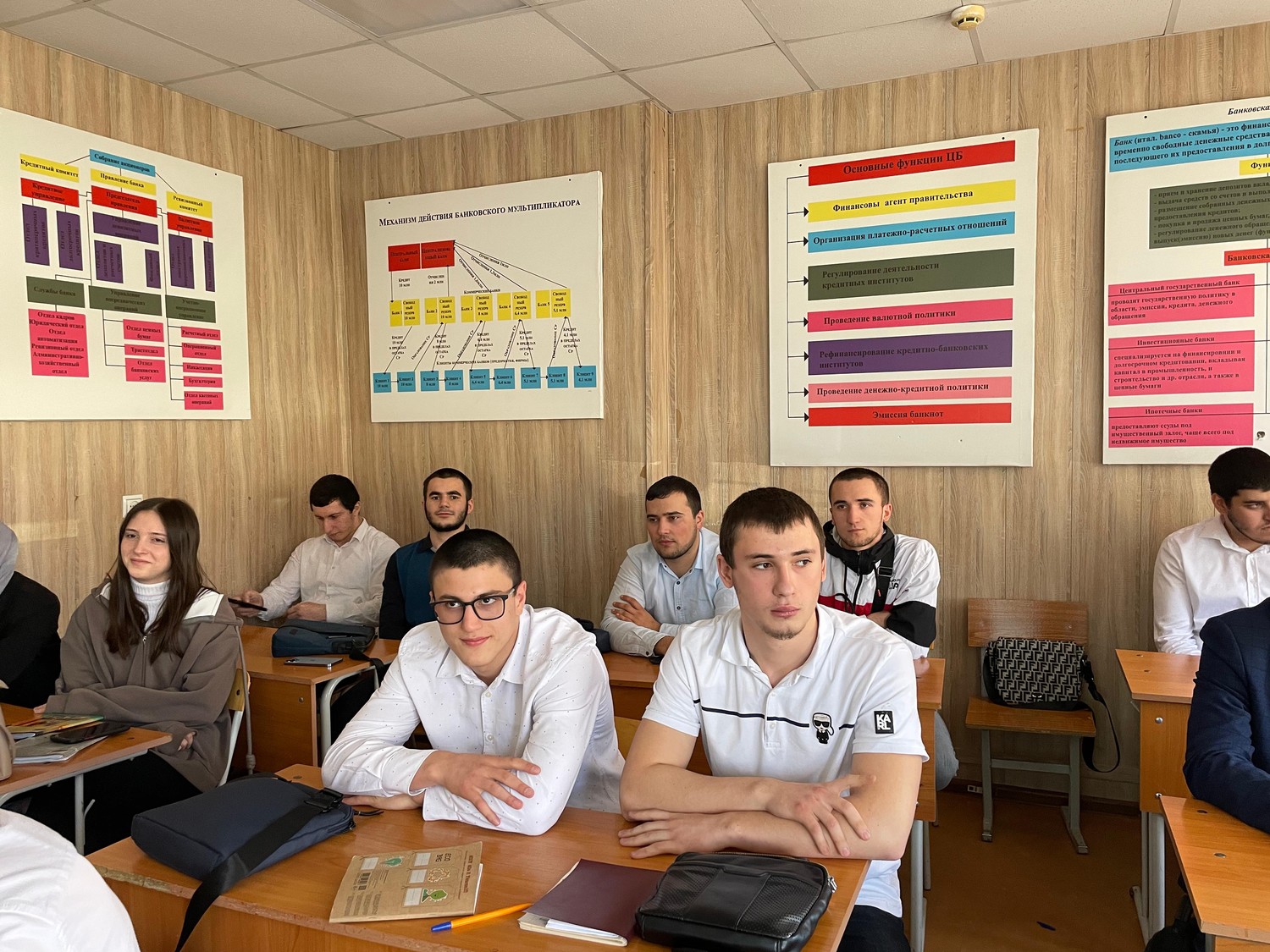 Кураторский час к 23 февраля