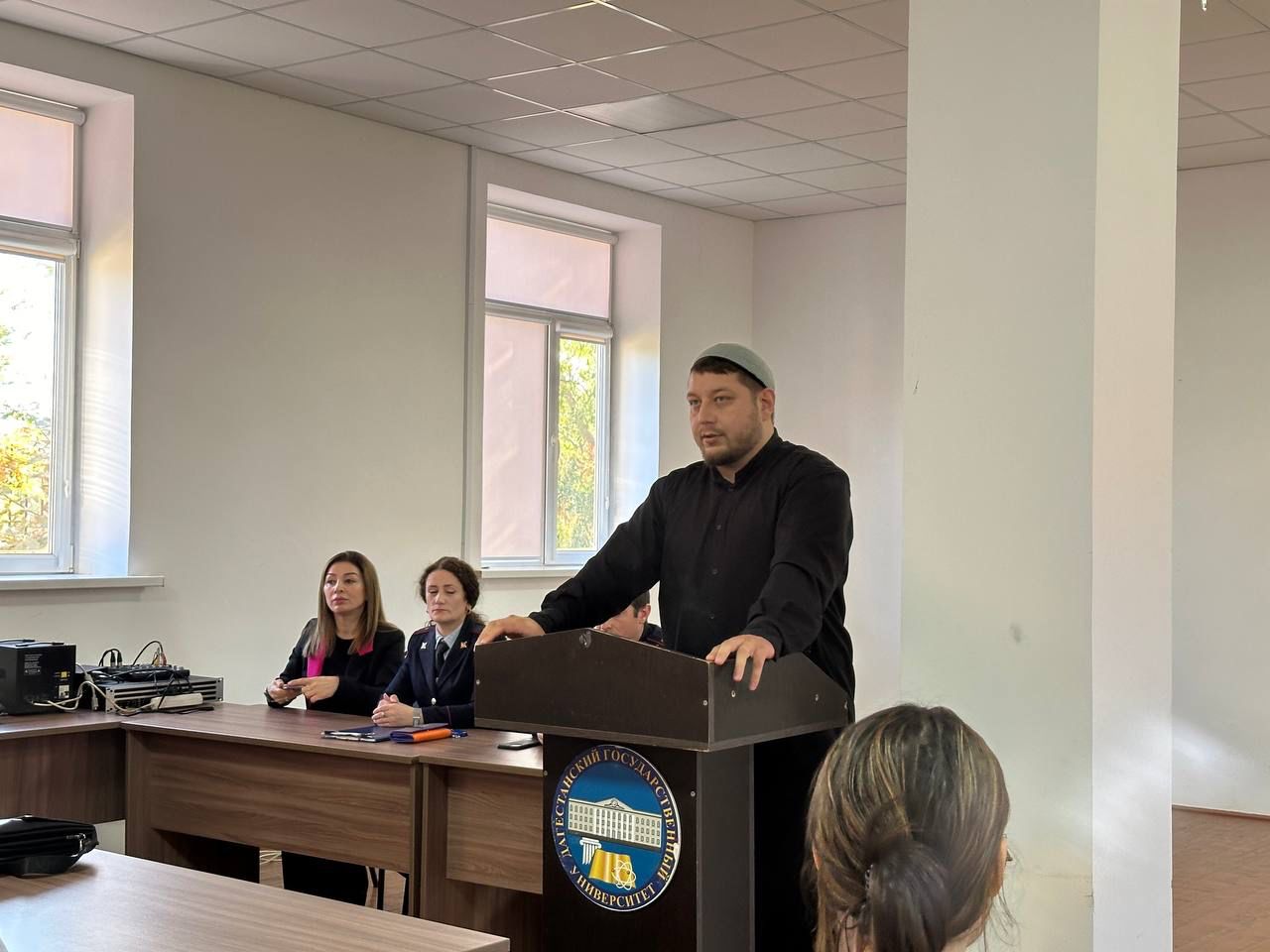 Встреча, посвященная обсуждению массовых беспорядков в аэропорту «Уйташ»