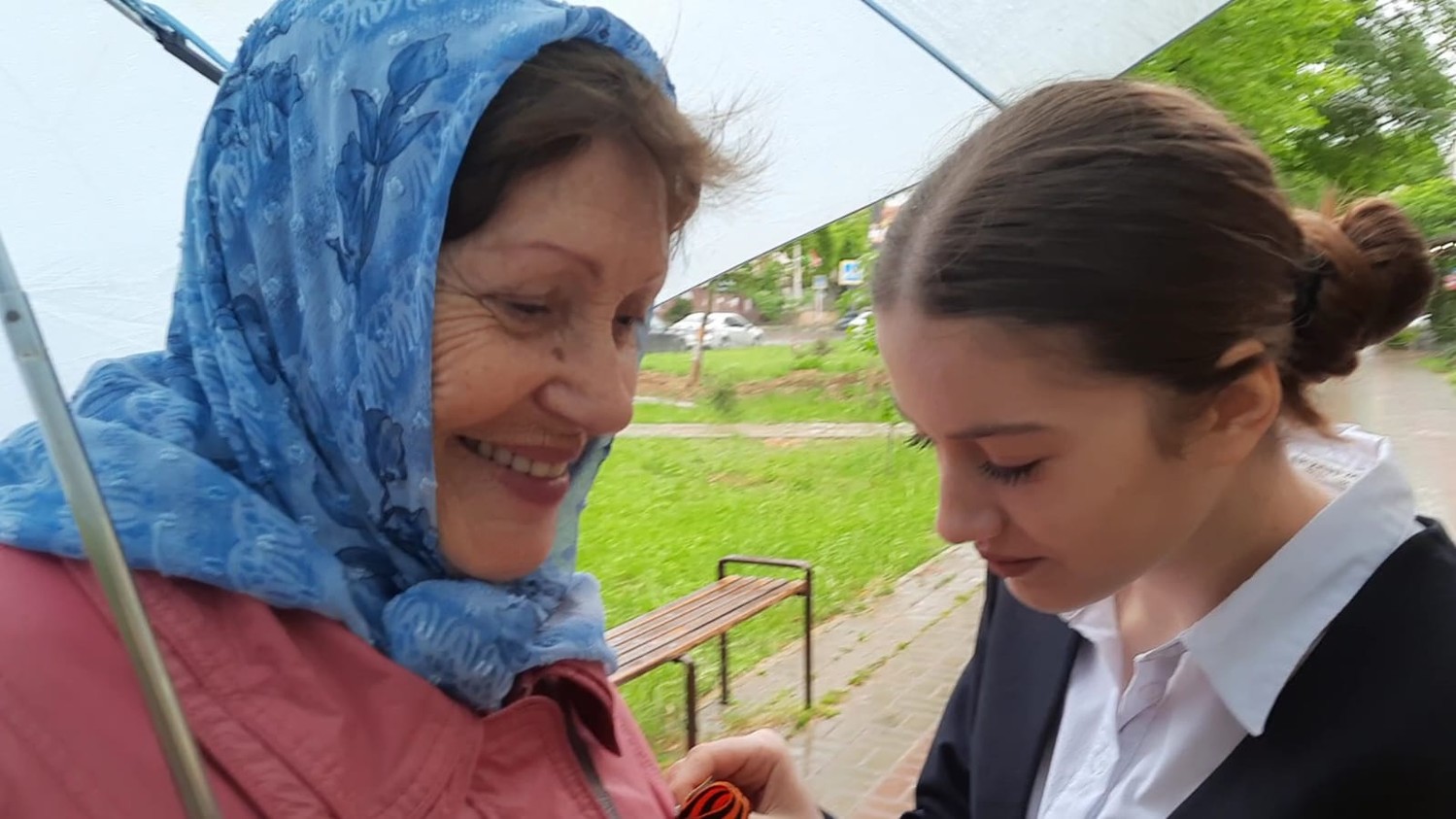 Студенты раздавали горожанам георгиевские ленты