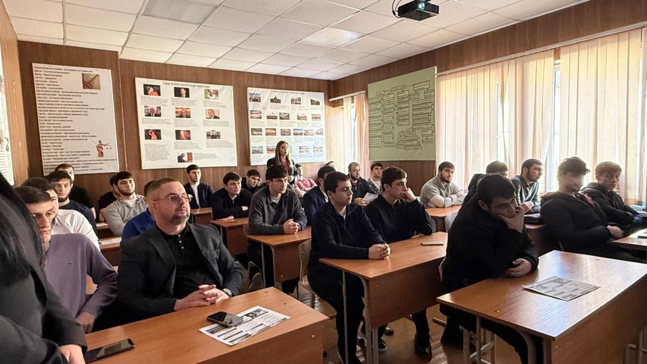 Студентам рассказали о службе по контракту в войсках беспилотных систем ВС РФ.