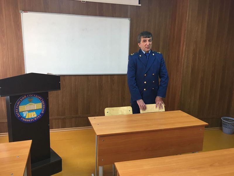 Прокурор города встретился со студентами Избербашского филиала ДГУ