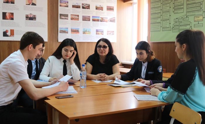 В филиале прошёл круглый стол к Дню английского языка